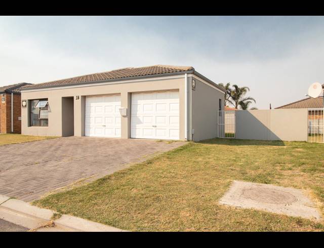 3 BEDROOM TOWNHOUSE FOR SALE IN VIKING VILLAGE